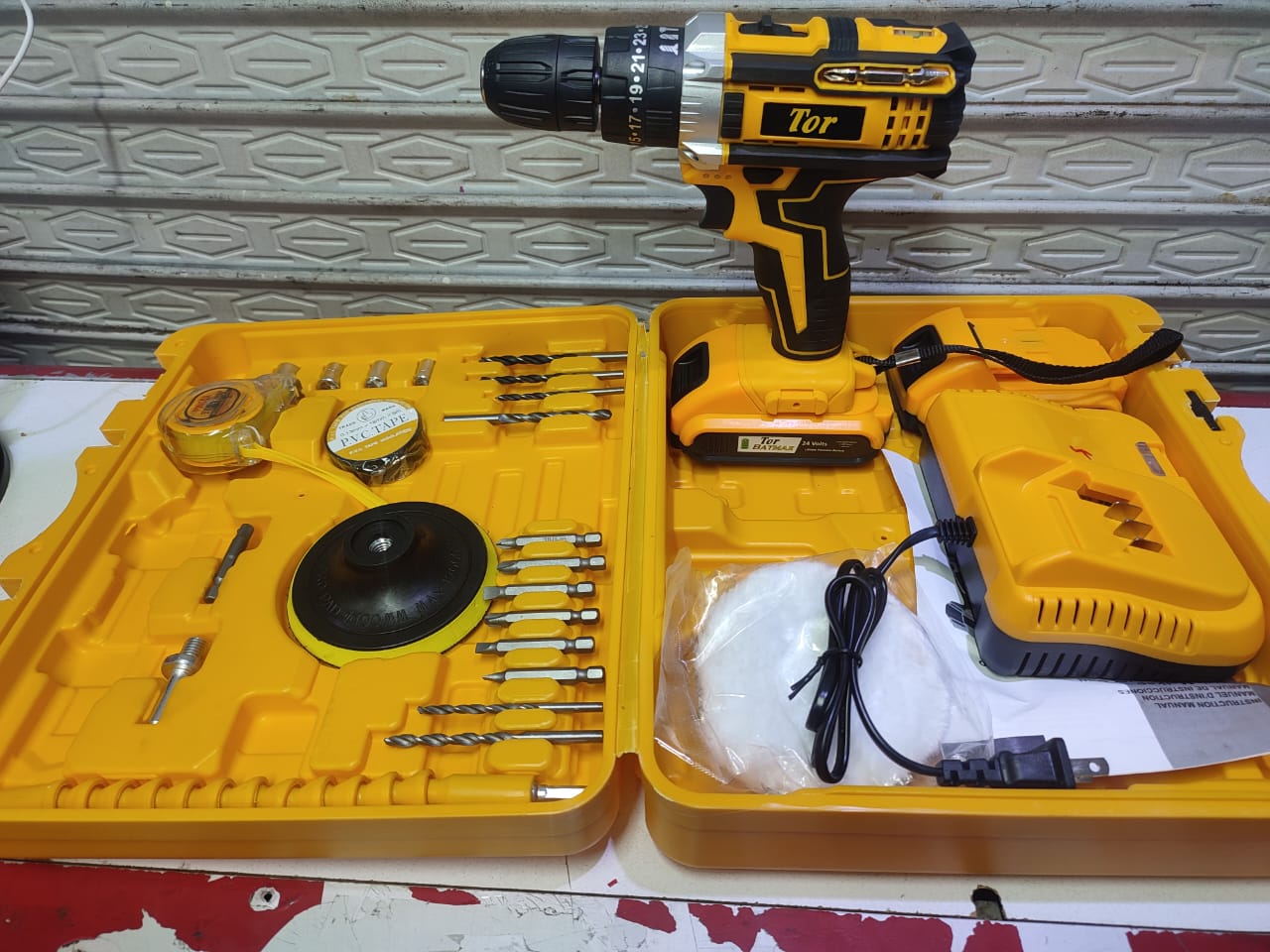 TALADRO POLICHADORA PULIDORA